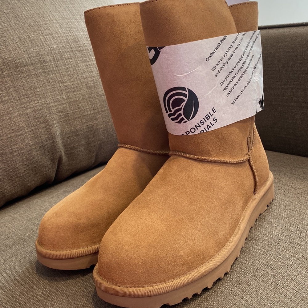 Ugg boots with Bailey belted in size 8